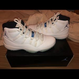 Air Jordan 11 Retro Legend Blue